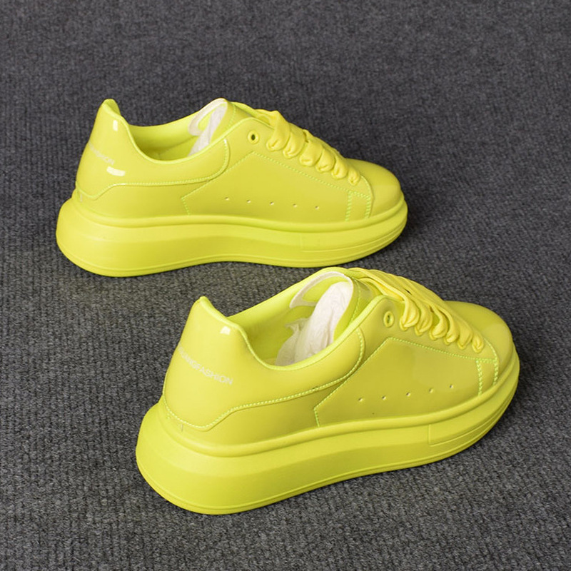 Casual Sneakers Men - Chaussures décontractées blanches laquées 2025 pour